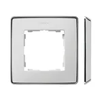 Ramka pojedyncza Simon 82 Detail SELECT-metal w kolorze białym z chromowaną podstawą, prezentująca nowoczesny design.
