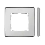 Ramka pojedyncza biała z podstawą aluminiową Simon 82 Detail SELECT-metal, widok z przodu i z boku.