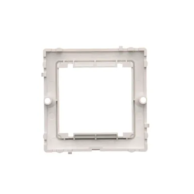 Adapter (przejściówka) na osprzęt standardu 45x45 mm, biały Simon Basic - BMA45/11, producent Kontakt-Simon.