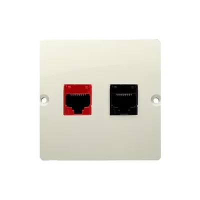 Beżowe gniazdo Simon Basic z jednym portem RJ45 kat. 5e (czerwony) i jednym portem RJ12 (czarny).