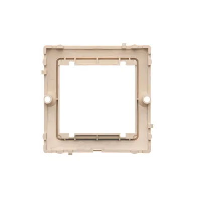 Beżowy adapter (przejściówka) do osprzętu Simon Basic o standardzie 45x45 mm, widok z przodu na jednolitym białym tle.