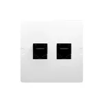 Białe gniazdo komputerowe podwójne RJ45 kategorii 5e, seria Simon Basic, z dwoma czarnymi portami.