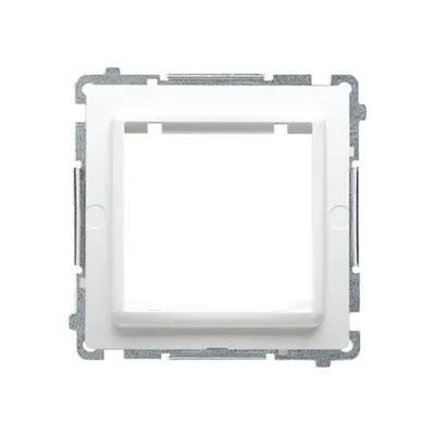 Biały adapter (przejściówka) Simon Basic do osprzętu 45x45 mm, widok z przodu na jednolitym tle.
