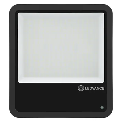 Czarny naświetlacz LED Ledvance Floodlight 200W o neutralnej barwie światła 4000K, strumieniu świetlnym 25000lm i klasie szczelności IP65.
