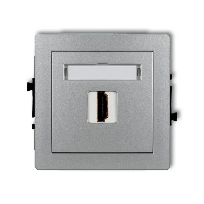Gniazdo HDMI 2.0 pojedyncze Karlik DECO w kolorze srebrny metalik z polem opisowym i widocznym portem HDMI.
