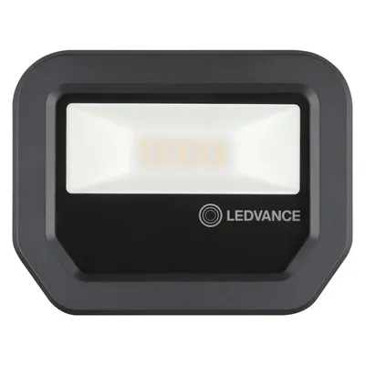 Naświetlacz LED Floodlight 10W marki Ledvance, o barwie ciepłej białej (3000K), strumieniu świetlnym 1100lm, klasie szczelności IP65, w kolorze czarnym.