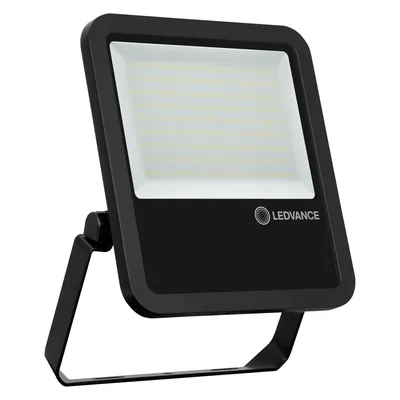 Naświetlacz LED Floodlight 125W marki Ledvance, barwa ciepła 3000K, strumień świetlny 13750lm, klasa szczelności IP65, kolor czarny.