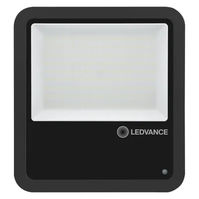 Naświetlacz LED Ledvance Floodlight 125W o neutralnej barwie światła 4000K, strumieniu świetlnym 15000lm i klasie szczelności IP65, w kolorze czarnym.