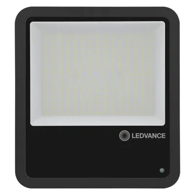 Naświetlacz LED Ledvance Floodlight 165W o neutralnej barwie światła 4000K, strumieniu 20000lm, klasie szczelności IP65, w kolorze czarnym.