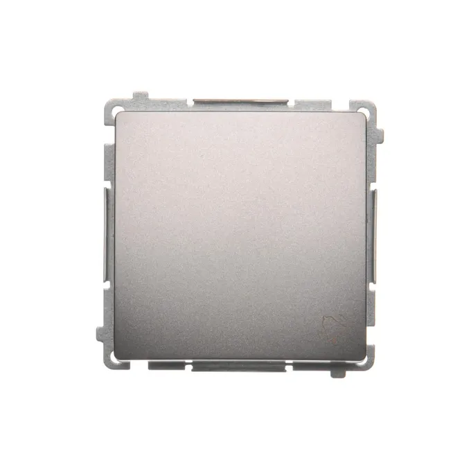 Przycisk zwierny "dzwonek" 16AX Stal Inox Simon Basic BMD1A.01/21 marki Kontakt-Simon na jednolitym tle.