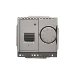 Regulator temperatury z czujnikiem wewnętrznym Stal Inox Simon Basic - BMRT10W.02/21, z pokrętłem regulacji i suwakiem.