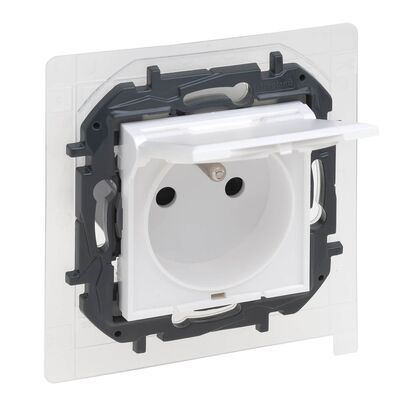 Gniazdo bryzgoszczelne IP-44 (zaciski śrubowe) Biały Legrand Niloe Step - 863135B
