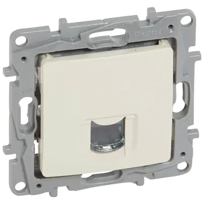 Gniazdo komputerowe RJ45 Legrand Niloe, kat. 5e, ekranowane FTP, kremowe, do montażu podtynkowego.