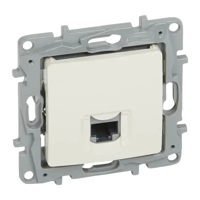 Gniazdo komputerowe RJ45 kat. 5e Legrand Niloe kremowe, z szarym mechanizmem montażowym.
