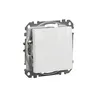 Łącznik schodowy 10AX biały Schneider Electric z serii Sedna Design&amp;Elements, model SDD111106, na białym tle.