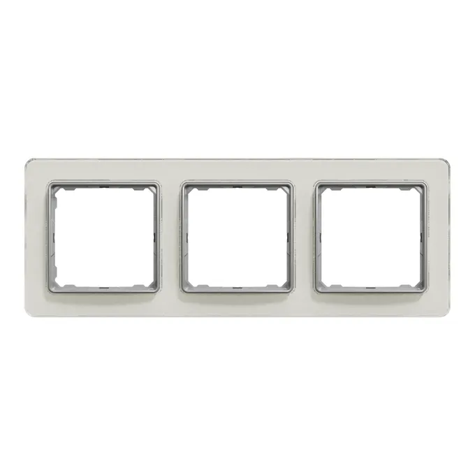 Ramka potrójna Schneider Sedna Elements SDD360803 w kolorze białym, wykonana ze szkła, z metalicznym wykończeniem wokół otworów.
