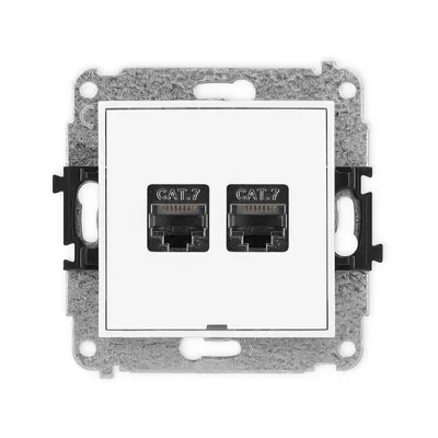 Gniazdo komputerowe podwójne RJ45 Karlik MINI, kategoria 7, ekranowane, białe, połyskujące, z metalowym mocowaniem.