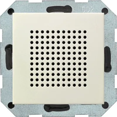Głośnik do radia Gira System 55 w kolorze kremowym, z metalową ramką montażową i perforowaną maskownicą.