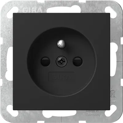Gniazdo pojedyncze z uziemieniem i przesłonami Gira System 55 w kolorze czarny mat, z widocznym logo producenta.