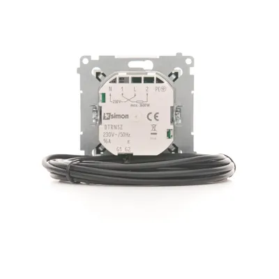 Regulator temperatury z wyświetlaczem Simon 54 DTRNSZ.01/46 z czujnikiem zewnętrznym i kablem, widok od tyłu.