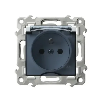 Gniazdo bryzgoszczelne IP-44 z dymną klapką, model GPH-1ZZ/m/00/d marki Ospel, na białym tle.