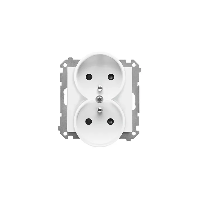 Gniazdo podwójne z uziemieniem Simon 55, białe matowe, z dwoma otworami na wtyczki i metalowym mocowaniem.