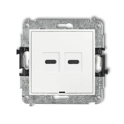 Podwójna ładowarka USB typu C Karlik MINI w kolorze białym matowym, z dwoma portami USB-C.