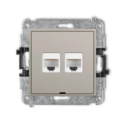 Gniazdo komputerowe podwójne RJ45, kat.5e Taupe Karlik MINI - 60MGKBO-2, z dwoma portami RJ45.