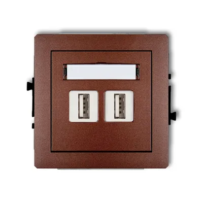 Podwójne gniazdo USB-A 2.0 Karlik DECO w kolorze brązowego metaliku z białym polem opisowym.