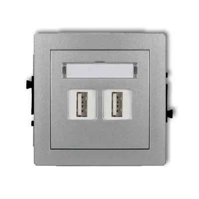 Podwójne gniazdo USB-A 2.0 Karlik DECO w kolorze srebrny metalik z polem opisowym.