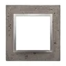 Ramka pojedyncza Simon 54 Nature w kolorze betonowym z metalicznym wykończeniem, model DRN1/96.