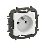 Gniazdo pojedyncze z uziemieniem (zaciski śrubowe) Biały Legrand Nowe Niloe - NP3101WH