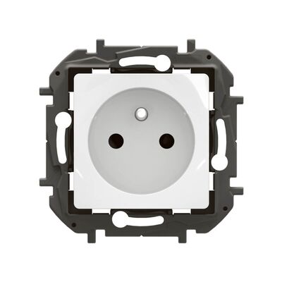 Gniazdo pojedyncze z uziemieniem (zaciski śrubowe) Biały Legrand Nowe Niloe - NP3101WH