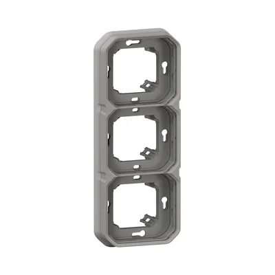 Szara ramka potrójna podtynkowa Legrand Nowe Plexo IP55 do montażu mechanizmów.