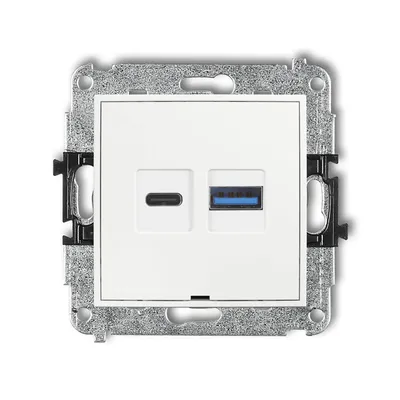 Ładowarka podwójna USB typu A+C 30W Karlik MINI w białej matowej ramce, z jednym portem USB-C i jednym portem USB-A.