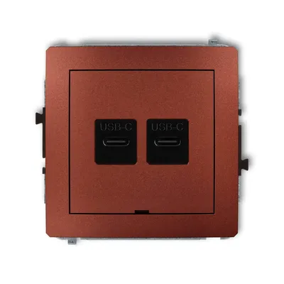 Podwójna ładowarka USB typu C 30W Karlik DECO w kolorze brązowego metaliku, z dwoma portami USB-C.