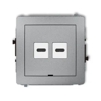 Podwójna ładowarka USB typu C 30W Karlik DECO w kolorze srebrny metalik, z dwoma portami USB-C.