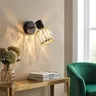 Elegancka oprawa ścienno-sufitowa DUNBAR E14 1C BLACK/GOLDEN z czarnym mocowaniem i złotymi elementami, ozdobiona kryształkami.