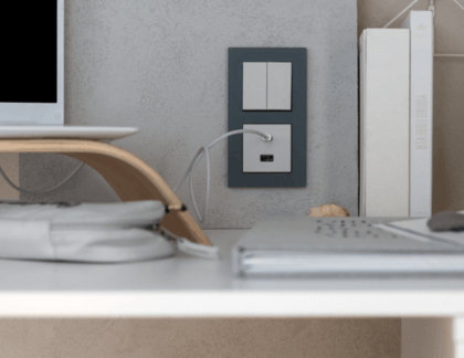 Ładowarka USB 30W Kontakt-Simon – dlaczego warto przestać szukać zasilaczy?