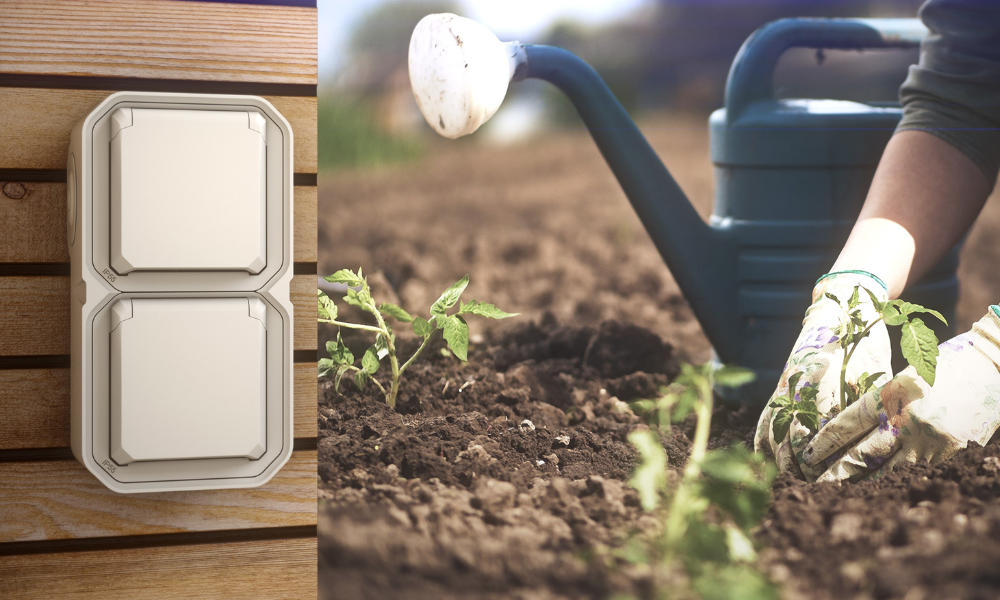 Legrand Nowe Plexo w beżowym kolorze, zamontowane na ścianie zewnętrznej budynku